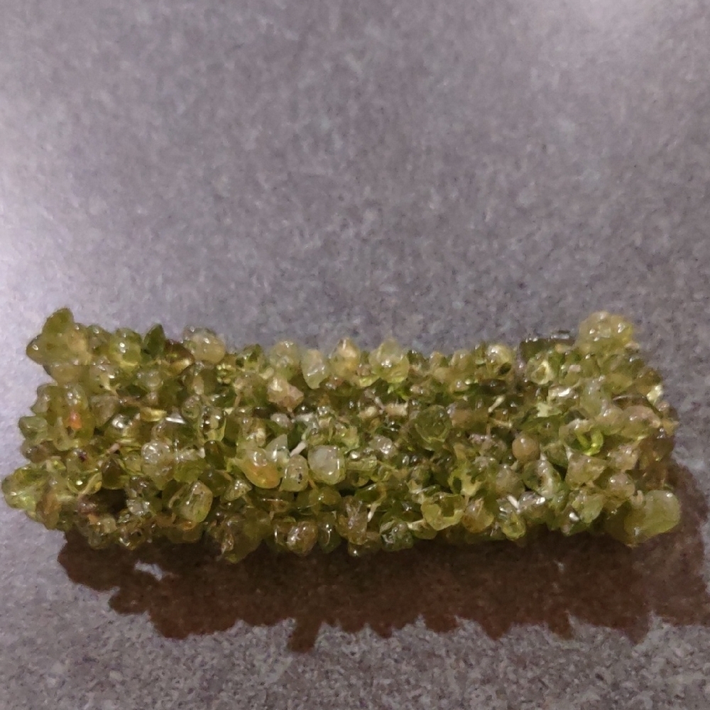 Peridot Green Gemstone Chip Bead Wide Stretch Bracelet - Picture 2 of 4
